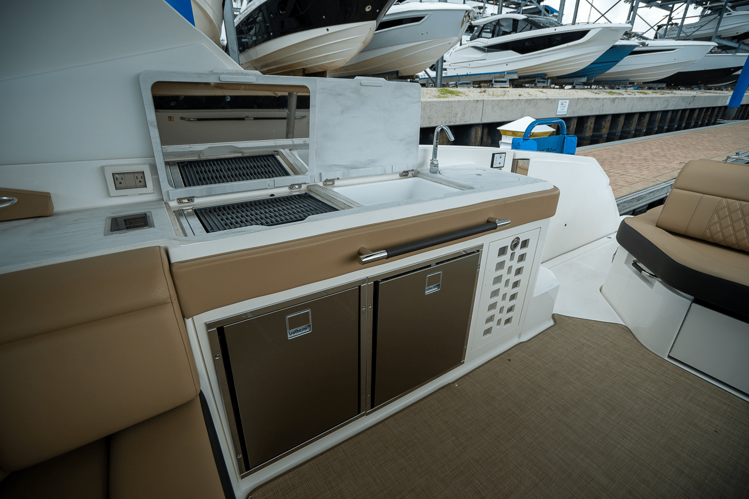 2025 Sea Ray SLX 400 Outboard Image Thumbnail #9