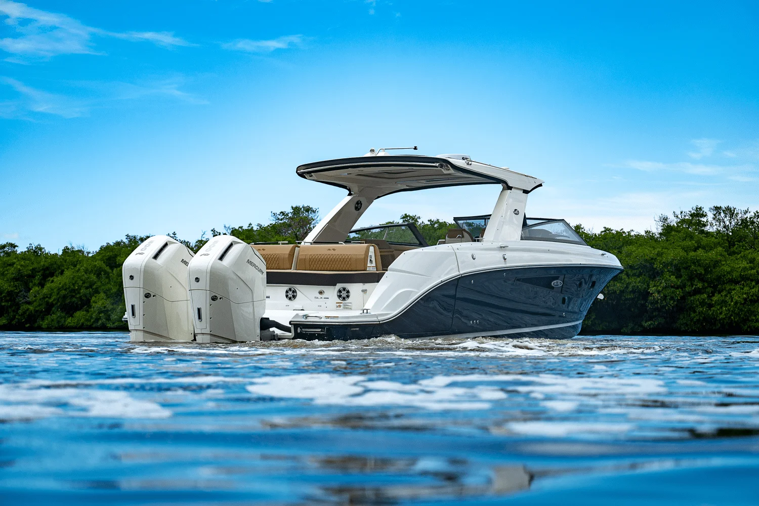 2025 Sea Ray SLX 400 Outboard Image Thumbnail #32