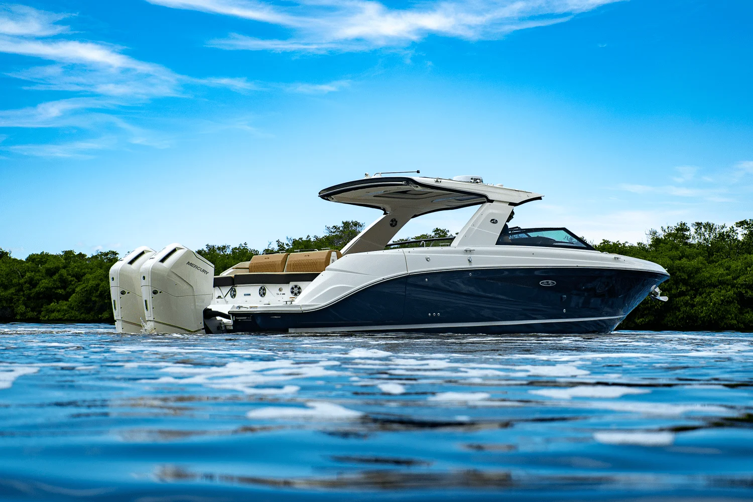 2025 Sea Ray SLX 400 Outboard Image Thumbnail #3