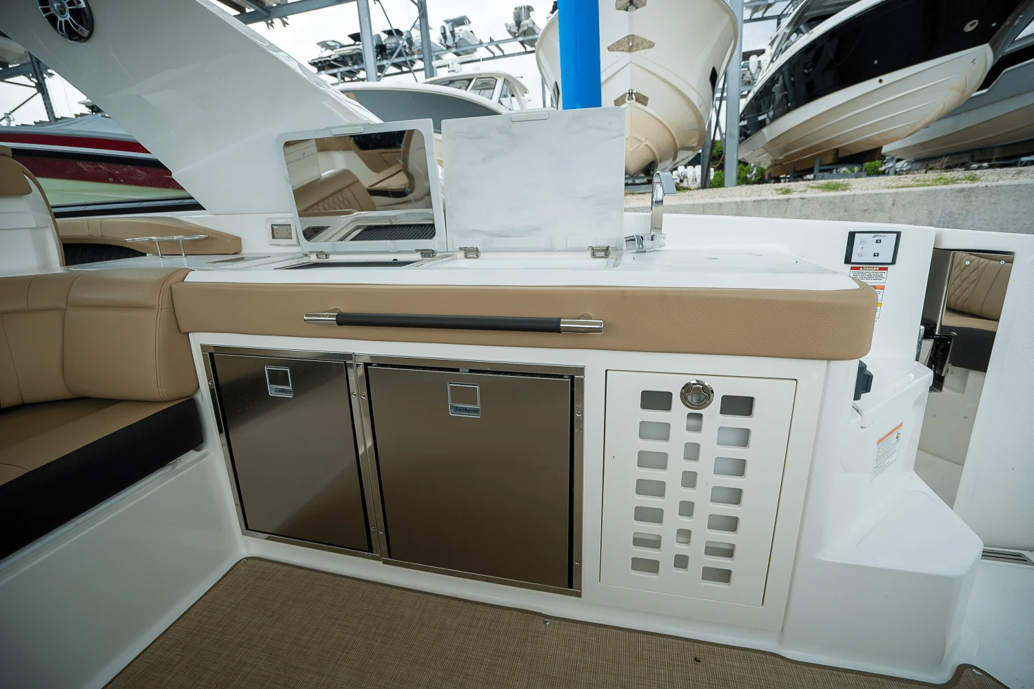 2025 Sea Ray SLX 400 Outboard Image Thumbnail #11