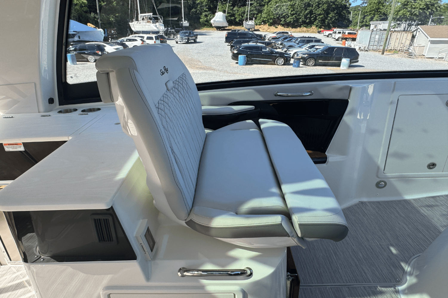 2025 Sea Ray Sundancer 370 Outboard Image Thumbnail #11