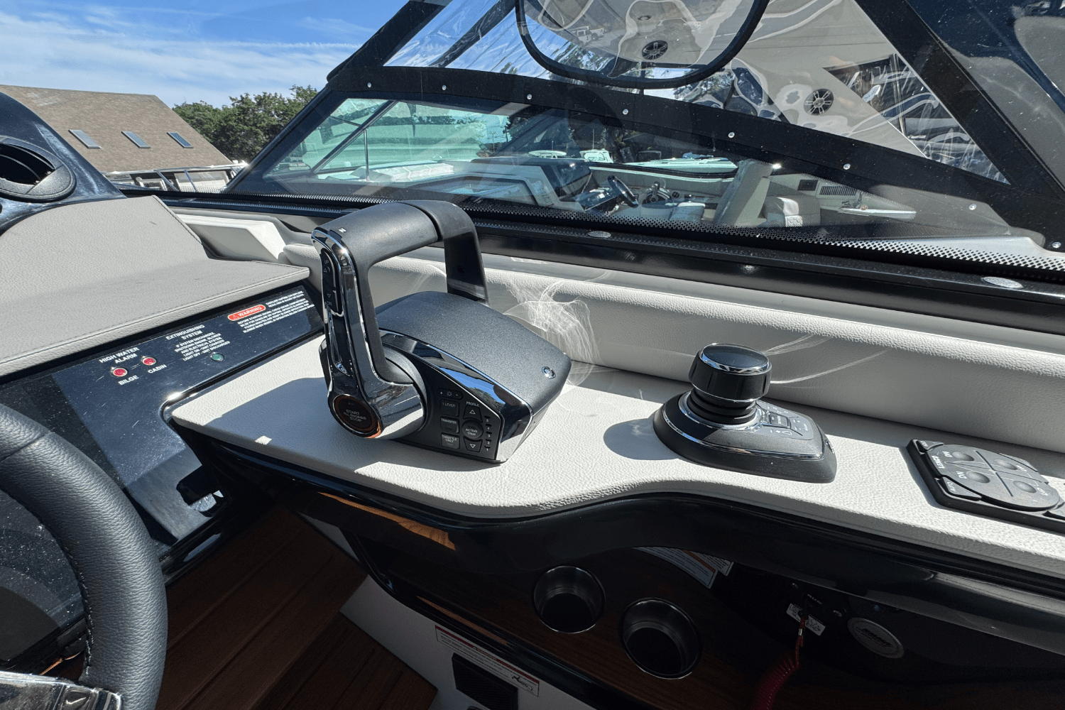 2025 Sea Ray Sundancer 370 Outboard Image Thumbnail #16