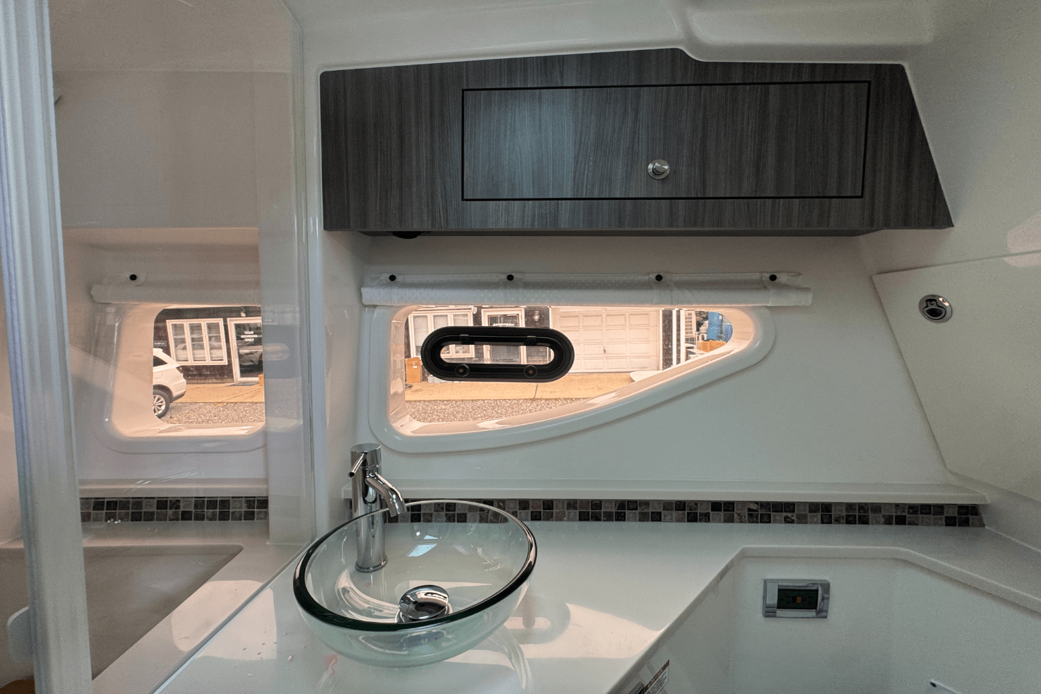 2025 Sea Ray Sundancer 370 Outboard Image Thumbnail #32