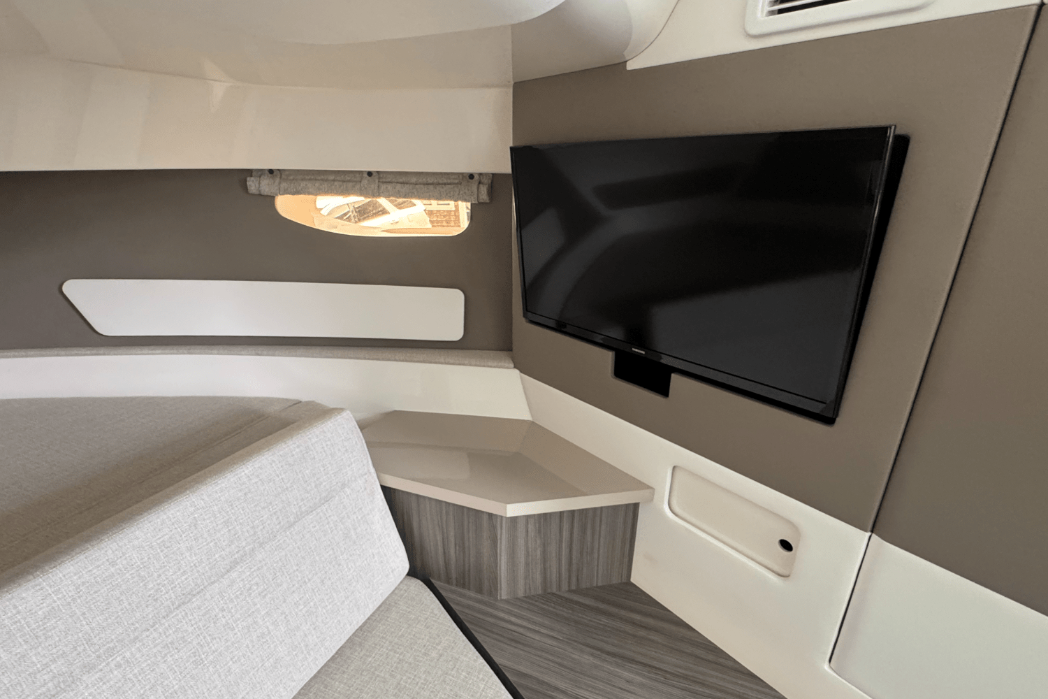 2025 Sea Ray Sundancer 370 Outboard Image Thumbnail #24
