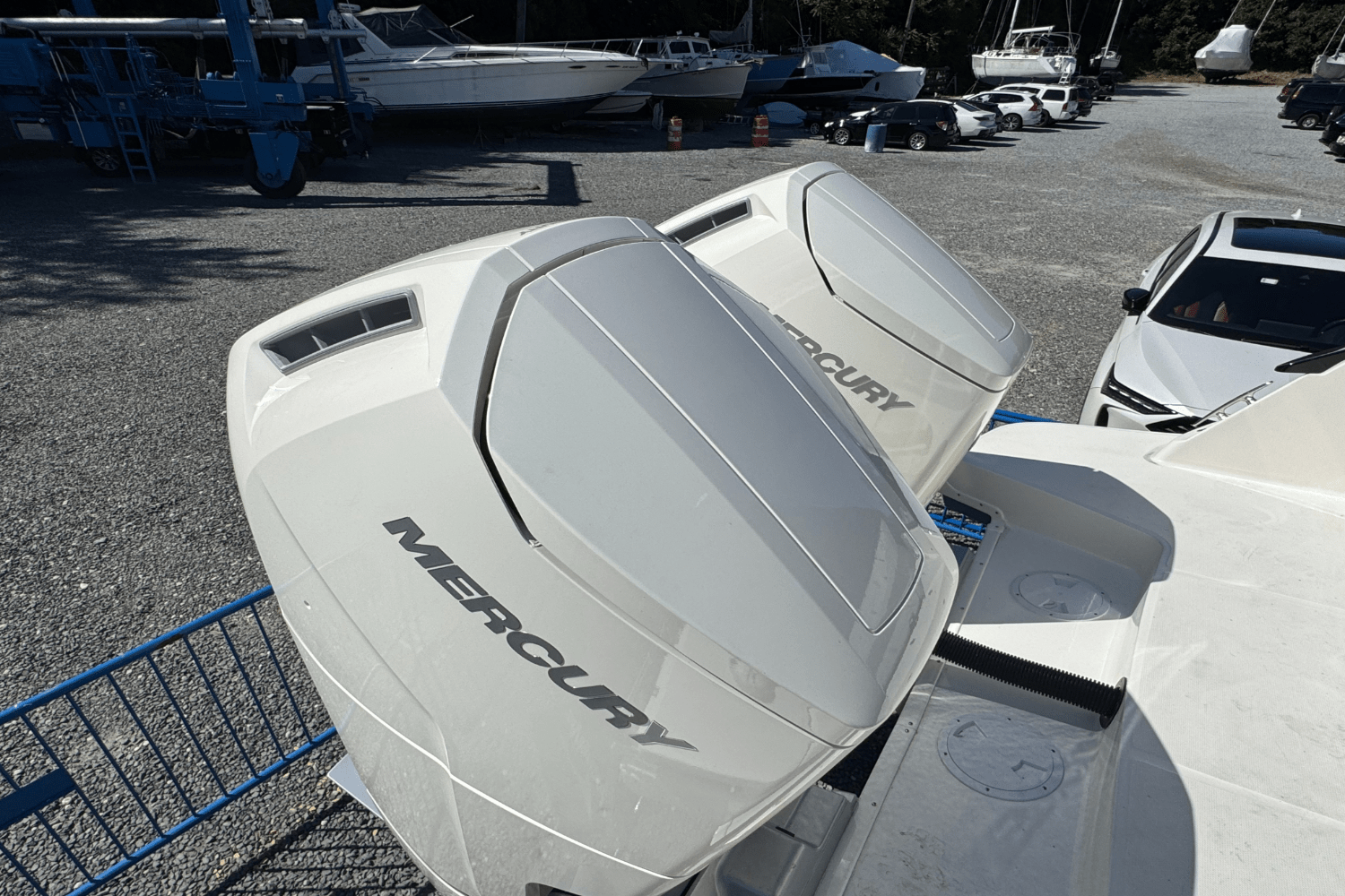2025 Sea Ray Sundancer 370 Outboard Image Thumbnail #5