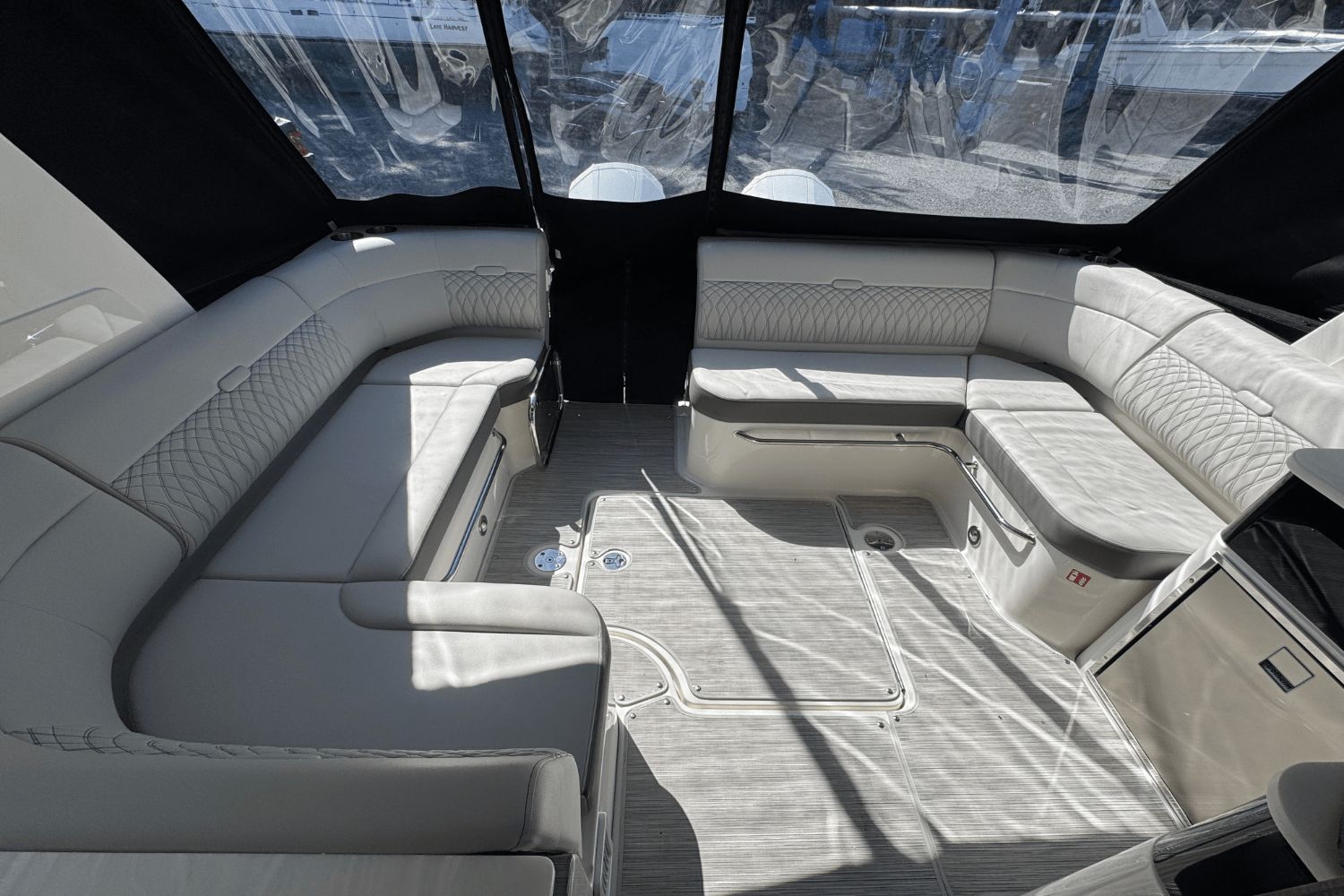 2025 Sea Ray Sundancer 370 Outboard Image Thumbnail #7