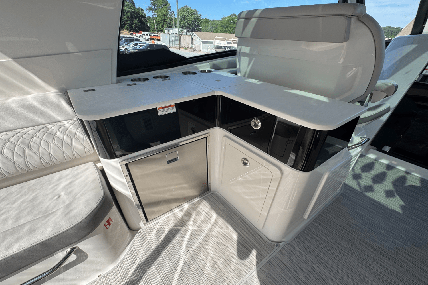 2025 Sea Ray Sundancer 370 Outboard Image Thumbnail #9