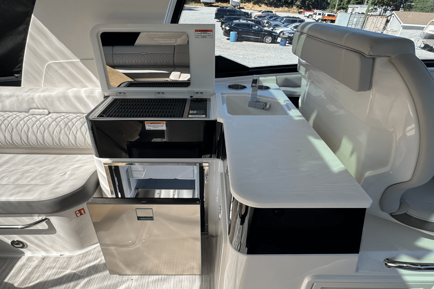 2025 Sea Ray Sundancer 370 Outboard Image Thumbnail #10