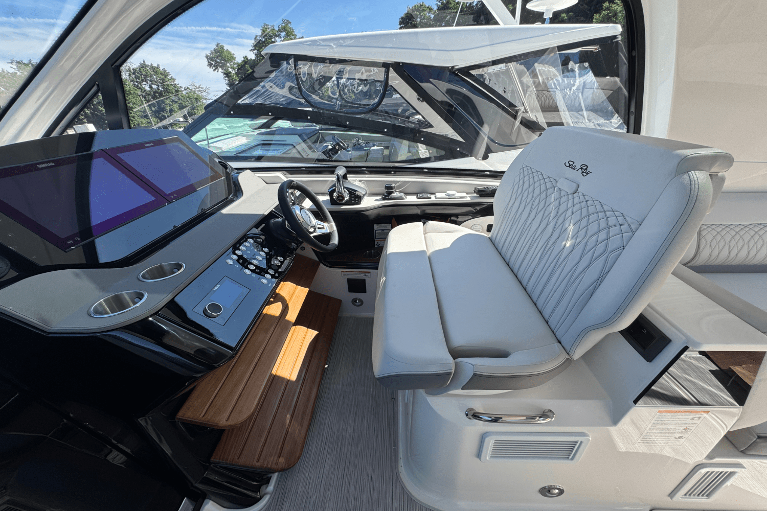 2025 Sea Ray Sundancer 370 Outboard Image Thumbnail #14
