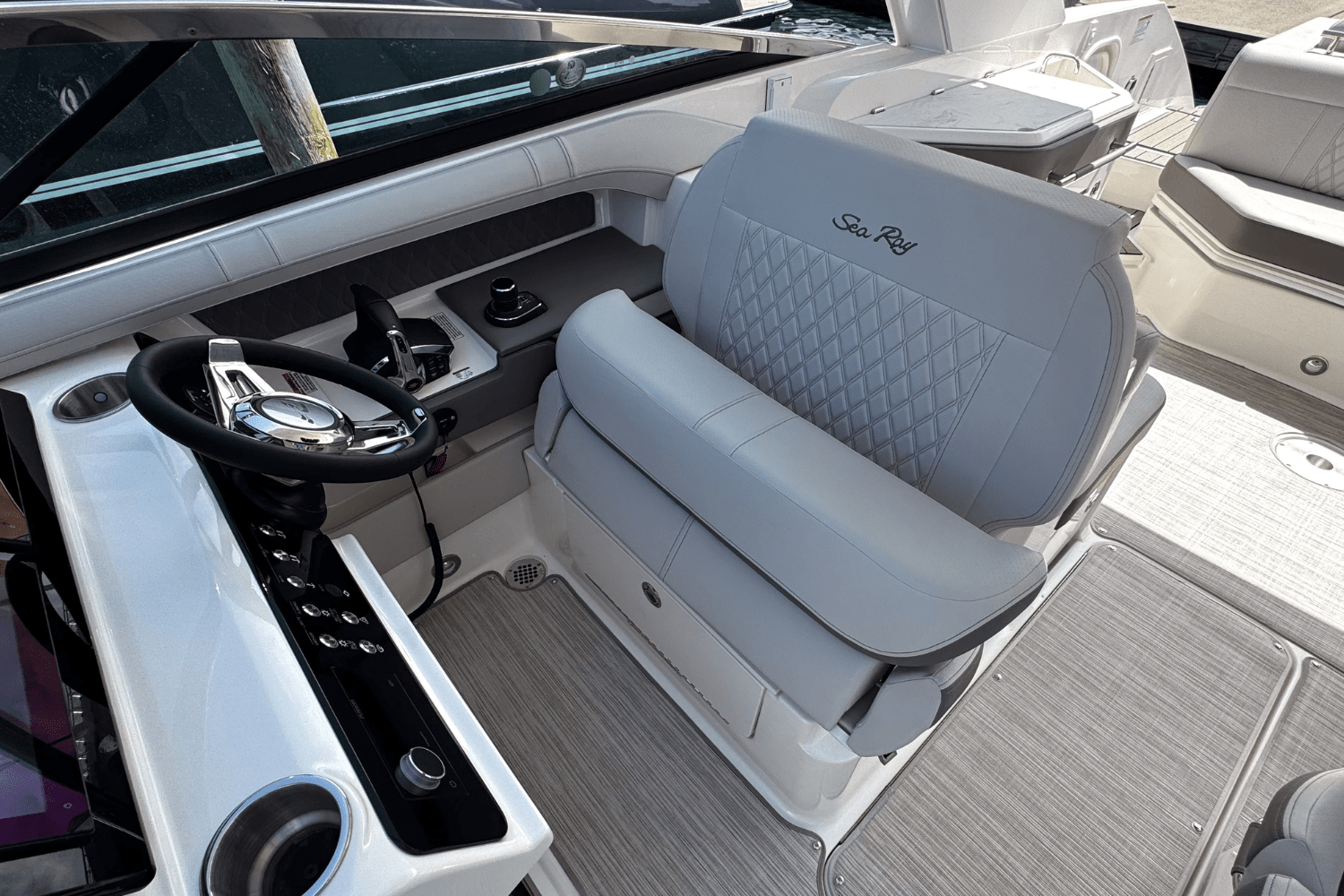 2025 Sea Ray SLX 310 Outboard Image Thumbnail #17