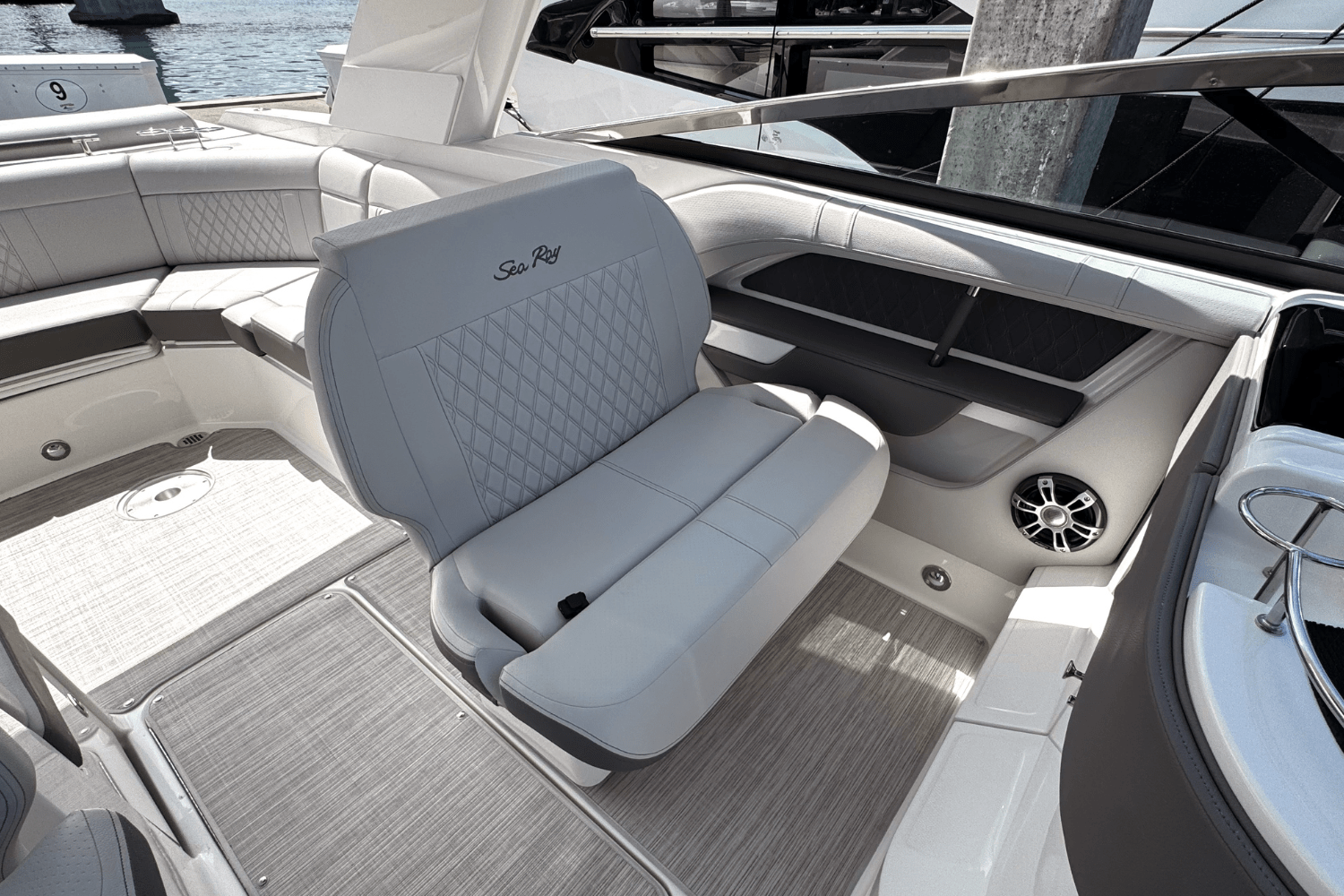 2025 Sea Ray SLX 310 Outboard Image Thumbnail #21