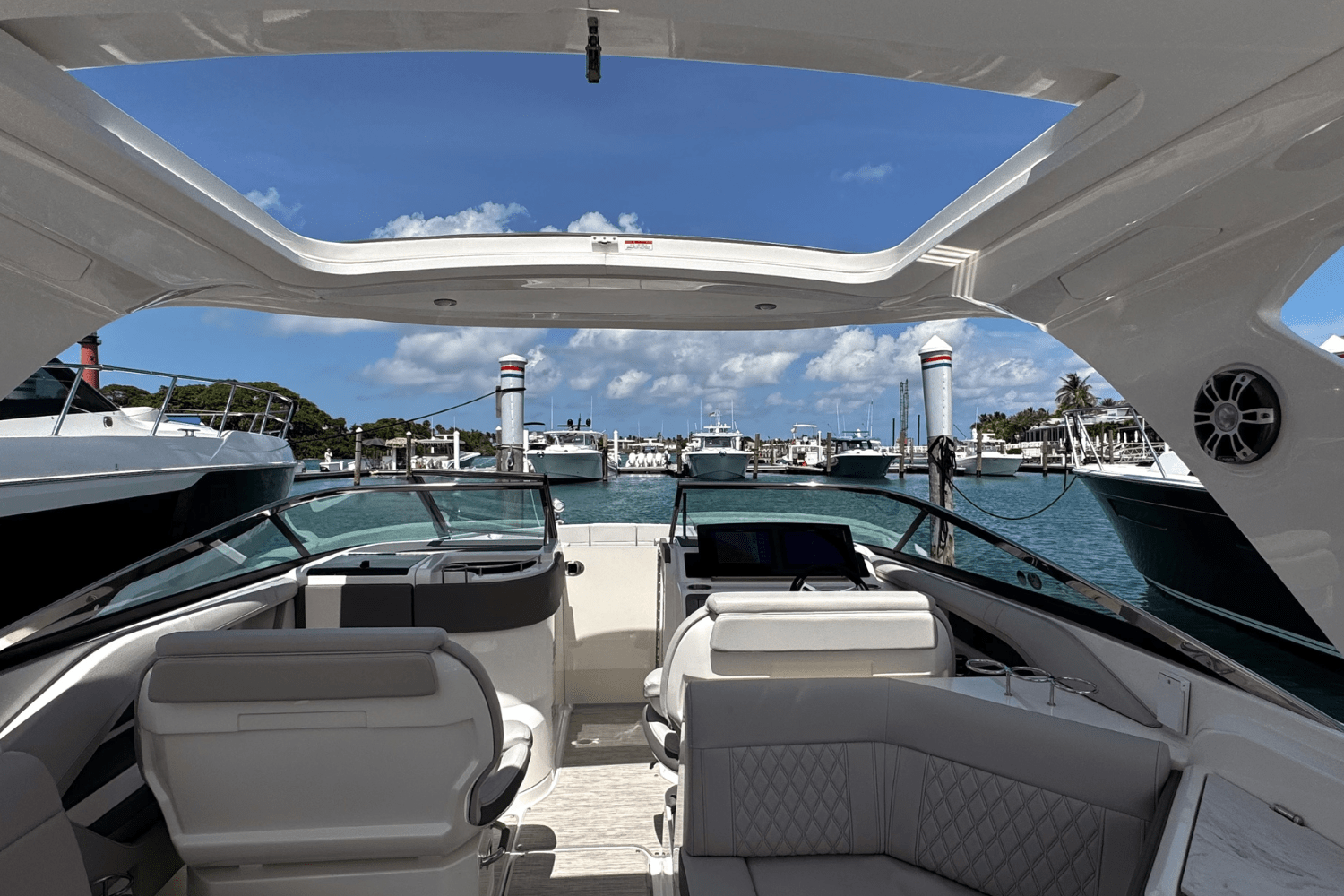 2025 Sea Ray SLX 310 Outboard Image Thumbnail #25