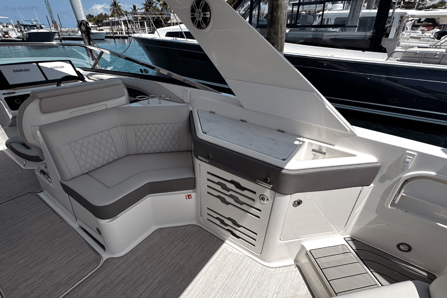 2025 Sea Ray SLX 310 Outboard Image Thumbnail #9