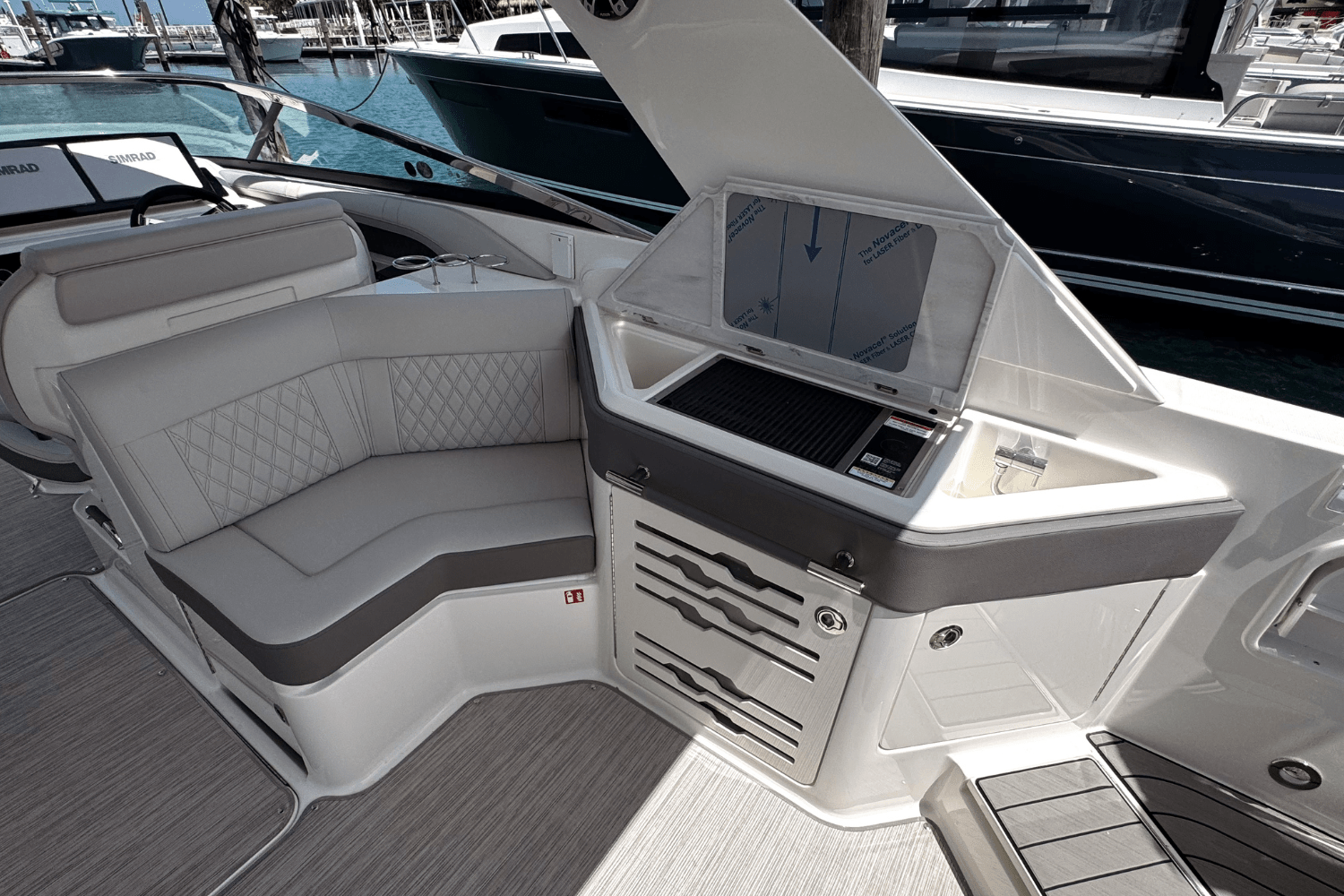 2025 Sea Ray SLX 310 Outboard Image Thumbnail #10