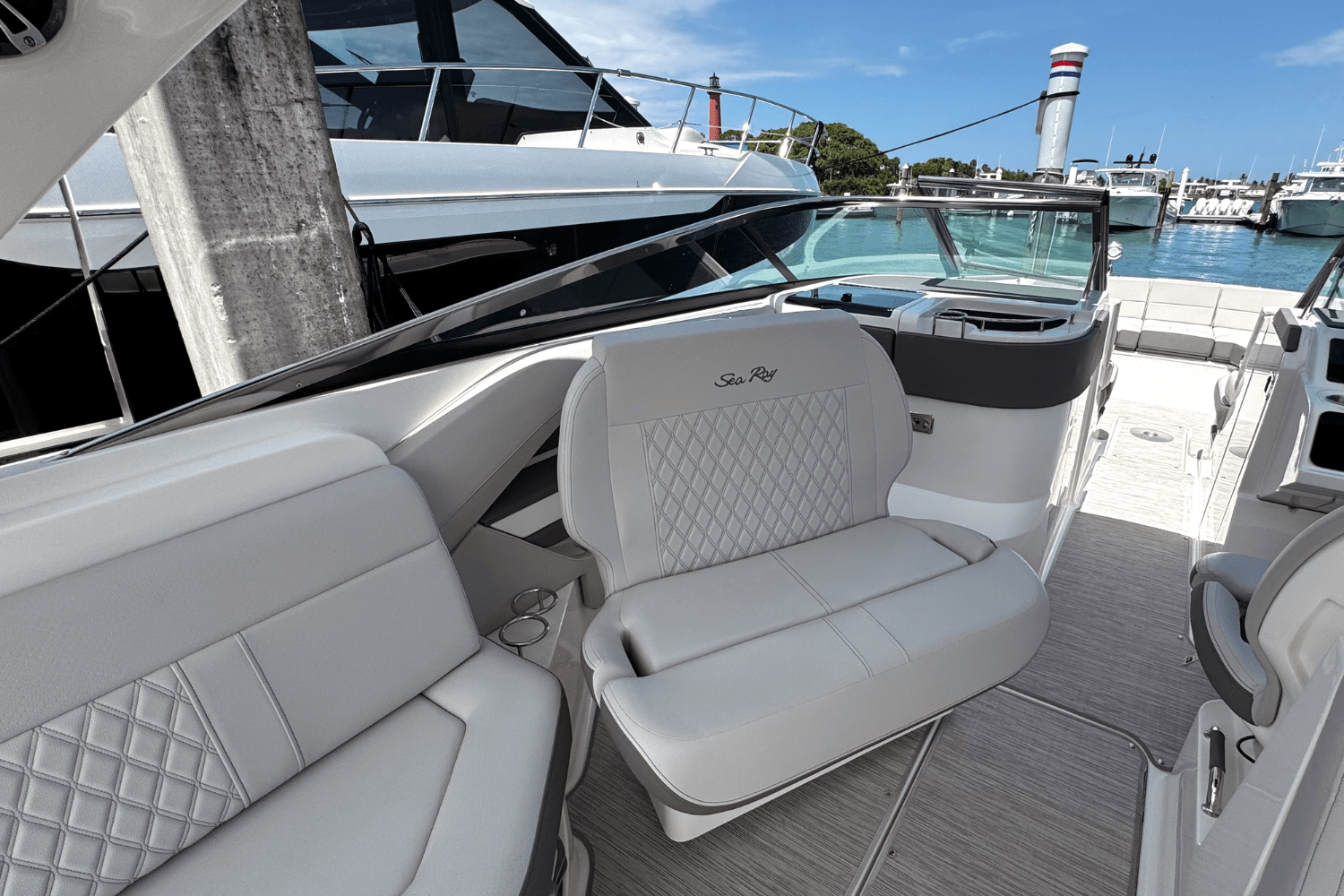 2025 Sea Ray SLX 310 Outboard Image Thumbnail #20