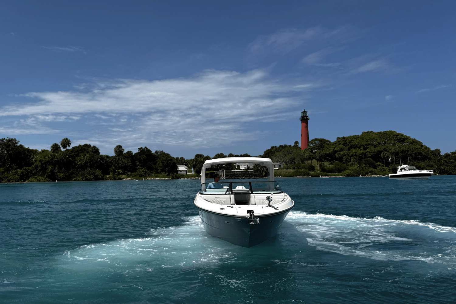 2025 Sea Ray SLX 310 Outboard Image Thumbnail #2