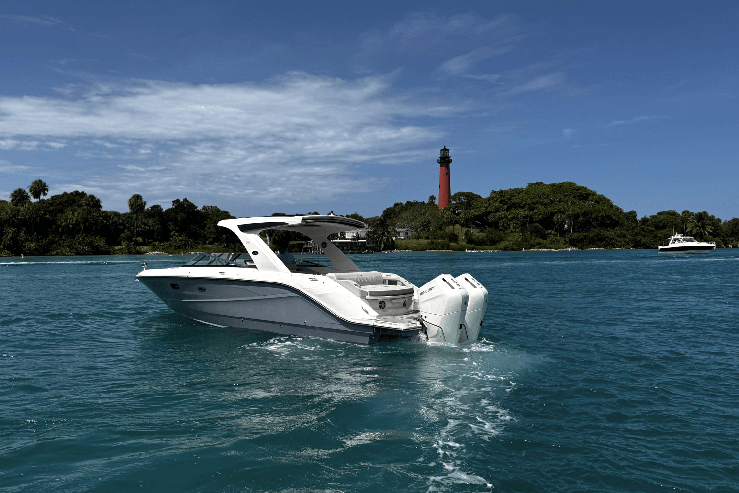 2025 Sea Ray SLX 310 Outboard Image Thumbnail #3