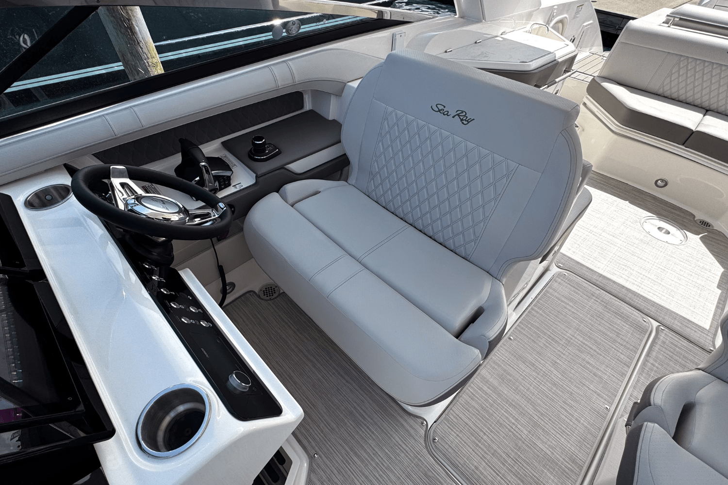 2025 Sea Ray SLX 310 Outboard Image Thumbnail #16