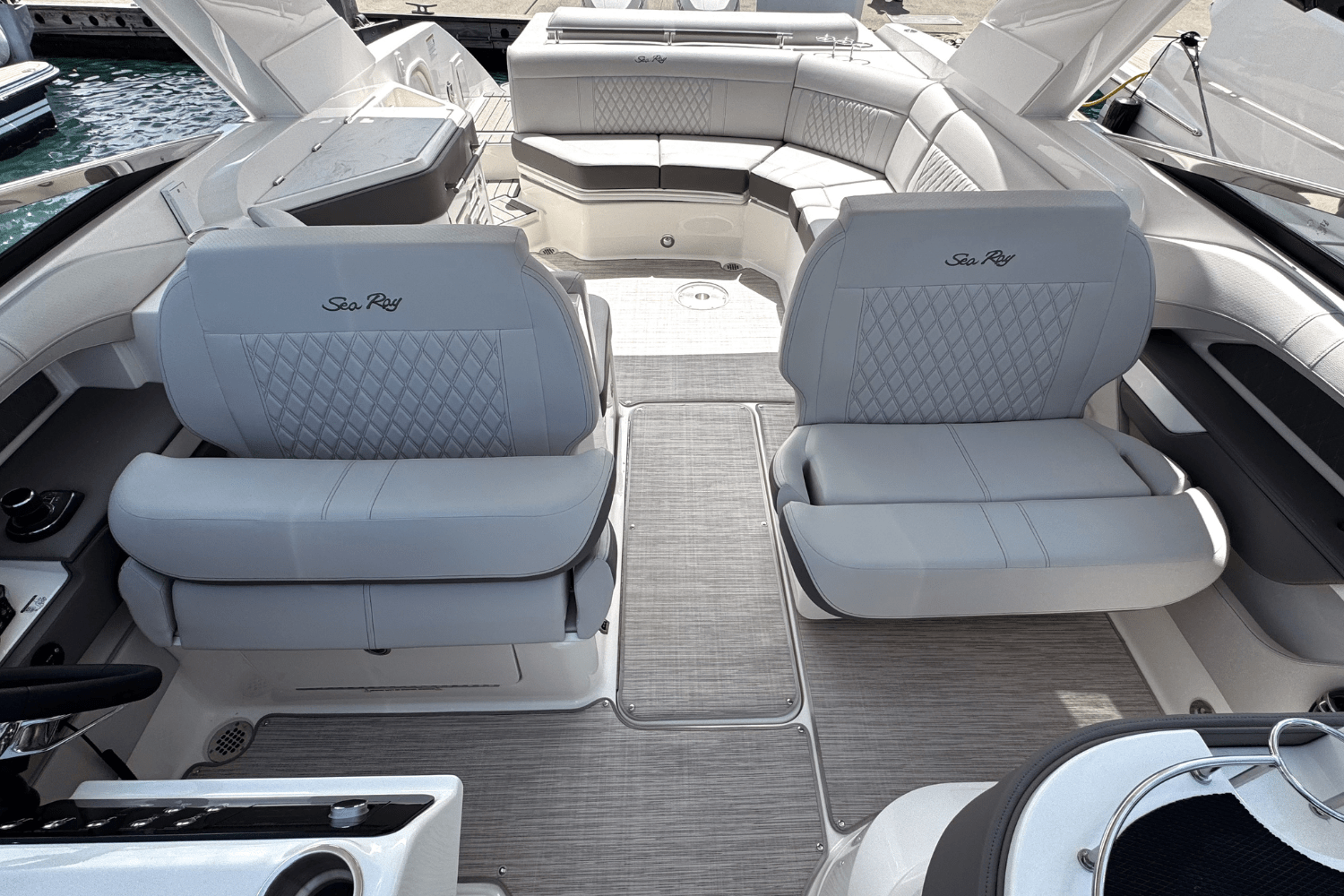 2025 Sea Ray SLX 310 Outboard Image Thumbnail #18