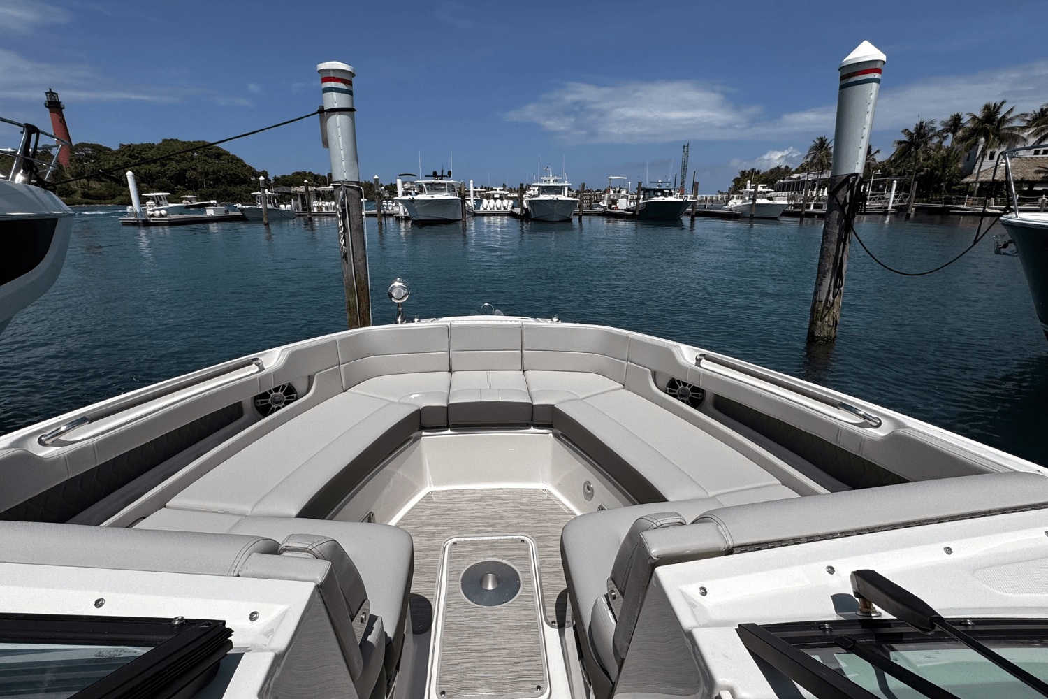 2025 Sea Ray SLX 310 Outboard Image Thumbnail #31