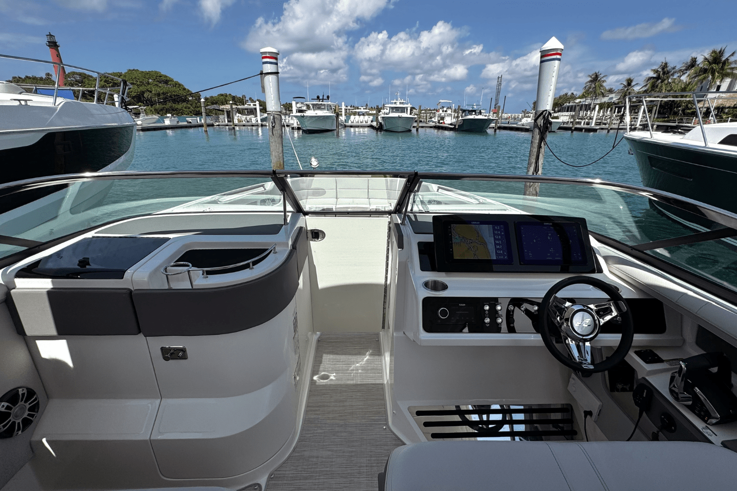 2025 Sea Ray SLX 310 Outboard Image Thumbnail #12