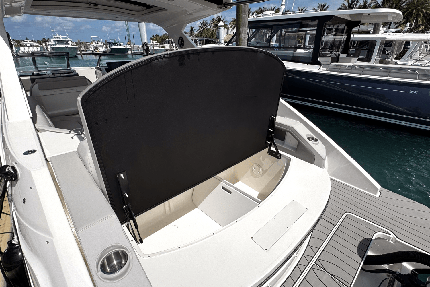 2025 Sea Ray SLX 310 Outboard Image Thumbnail #6
