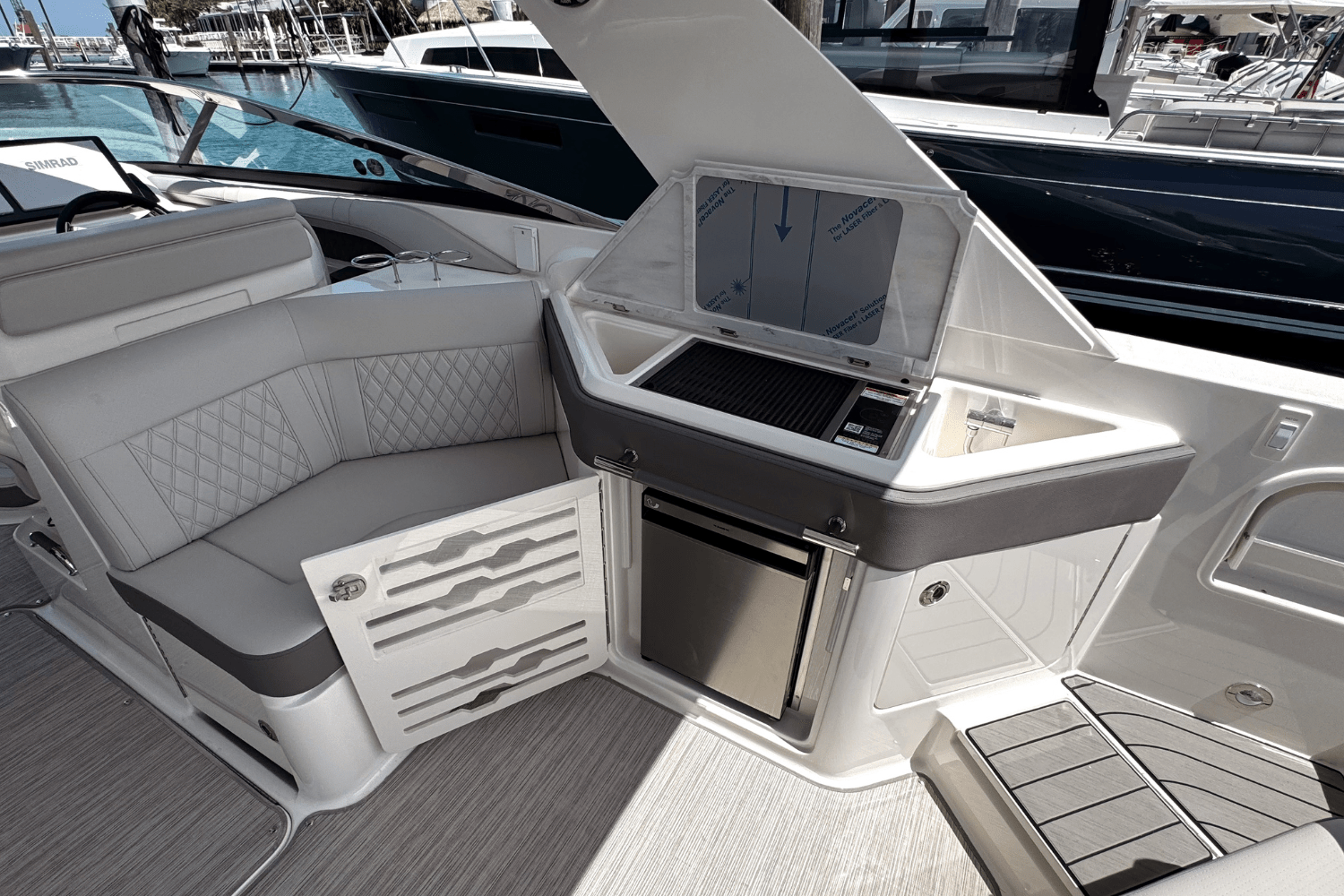 2025 Sea Ray SLX 310 Outboard Image Thumbnail #11
