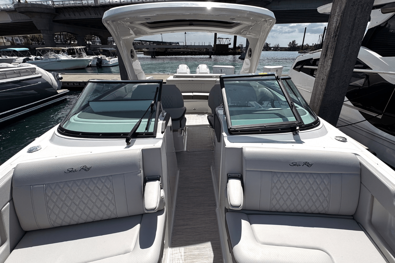 2025 Sea Ray SLX 310 Outboard Image Thumbnail #32