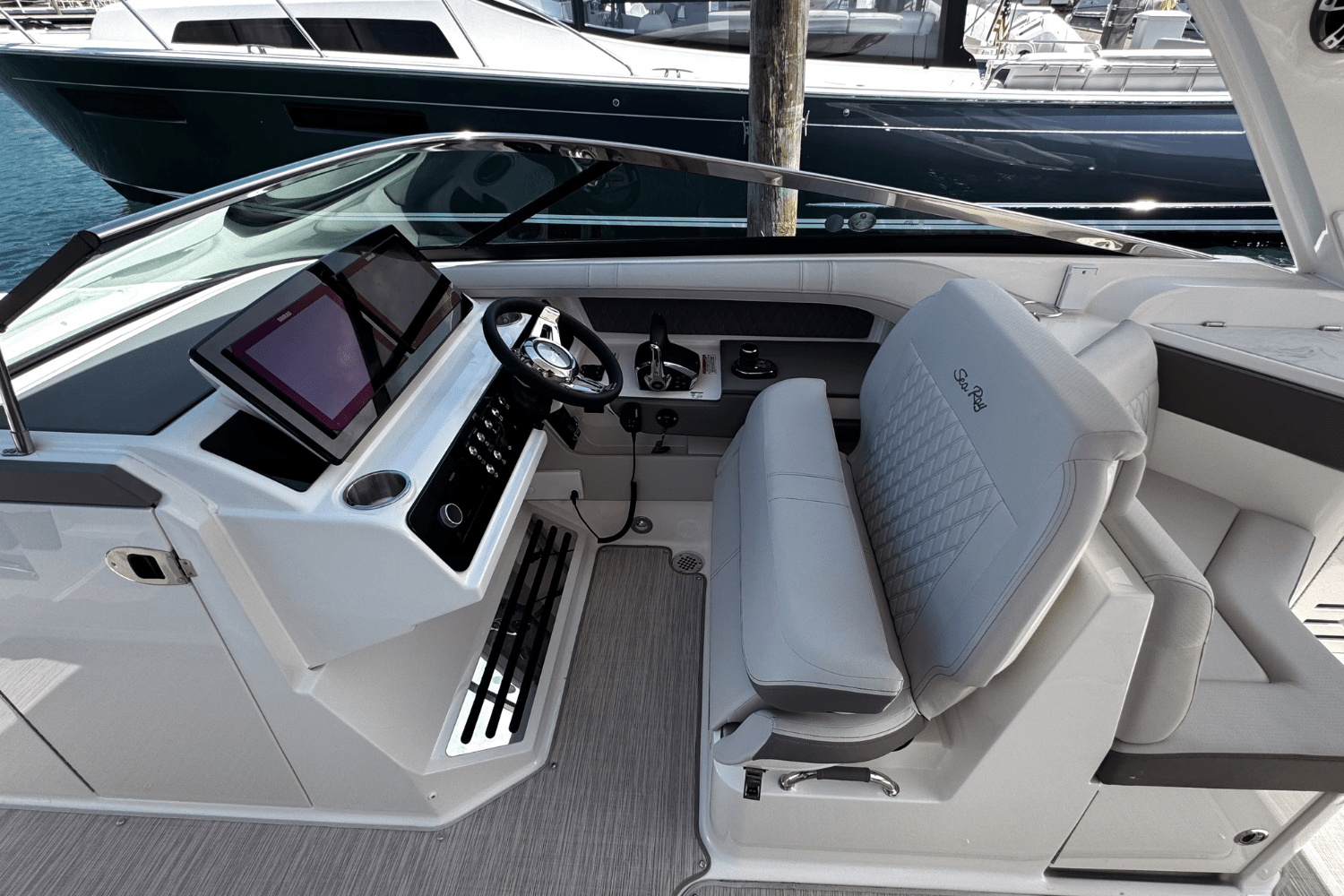 2025 Sea Ray SLX 310 Outboard Image Thumbnail #13