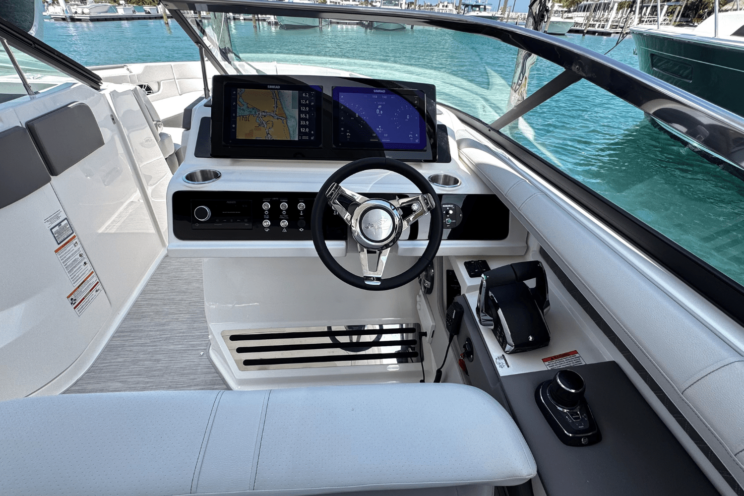 2025 Sea Ray SLX 310 Outboard Image Thumbnail #15
