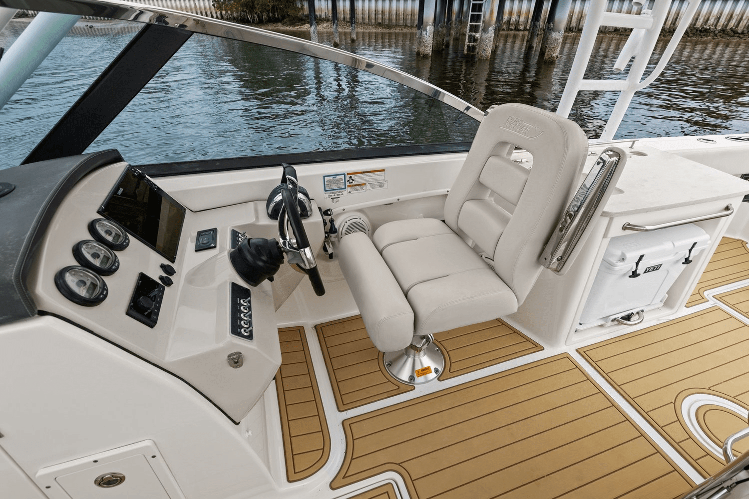 2018 Boston Whaler 270 VANTAGE Image Thumbnail #19