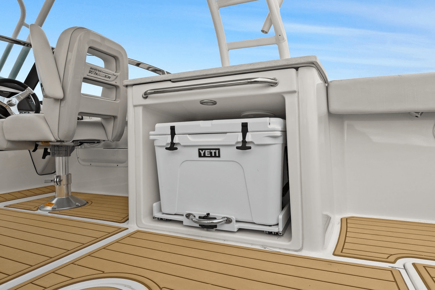 2018 Boston Whaler 270 VANTAGE Image Thumbnail #17