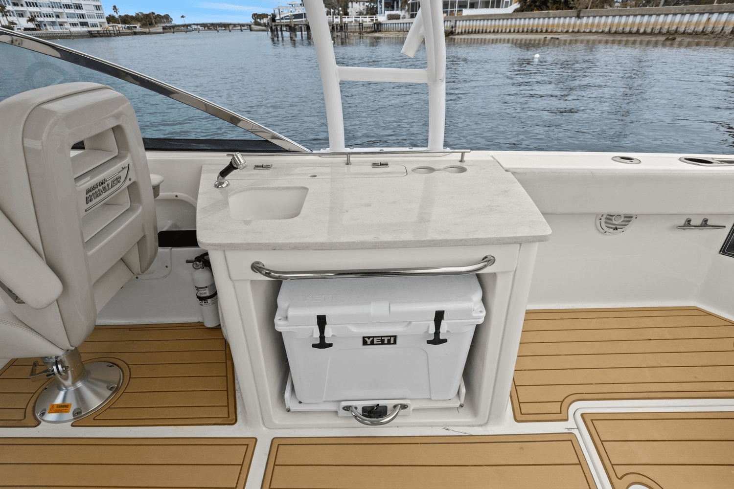 2018 Boston Whaler 270 VANTAGE Image Thumbnail #27