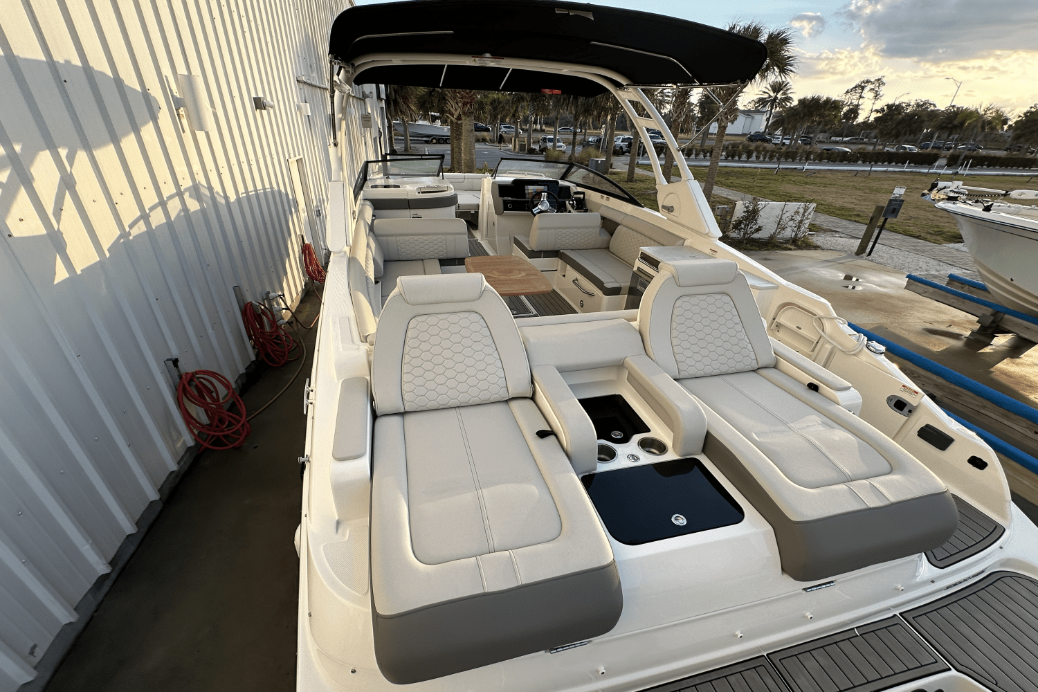 2023 Sea Ray 290 SDX OB Image Thumbnail #5