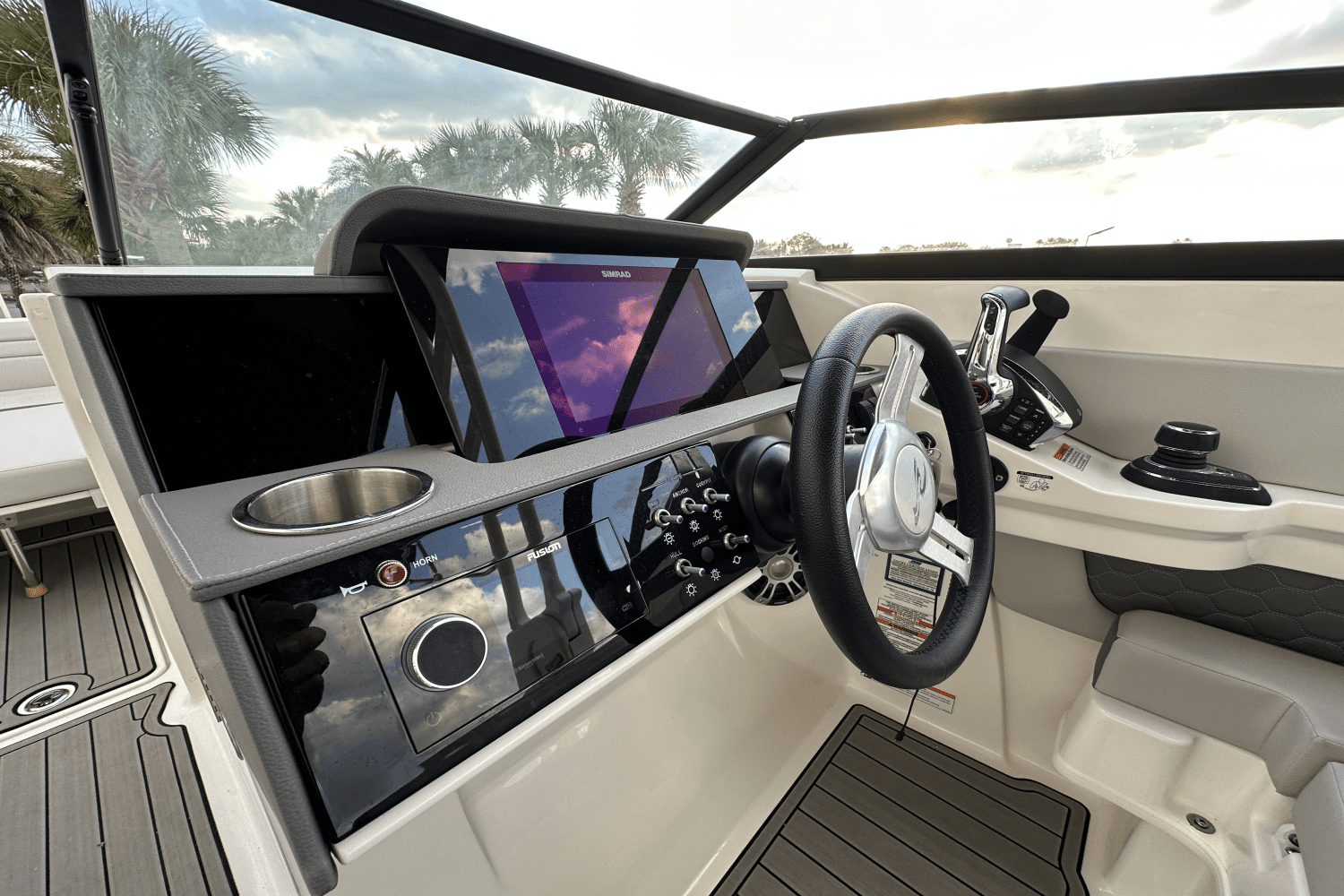 2023 Sea Ray 290 SDX OB Image Thumbnail #12