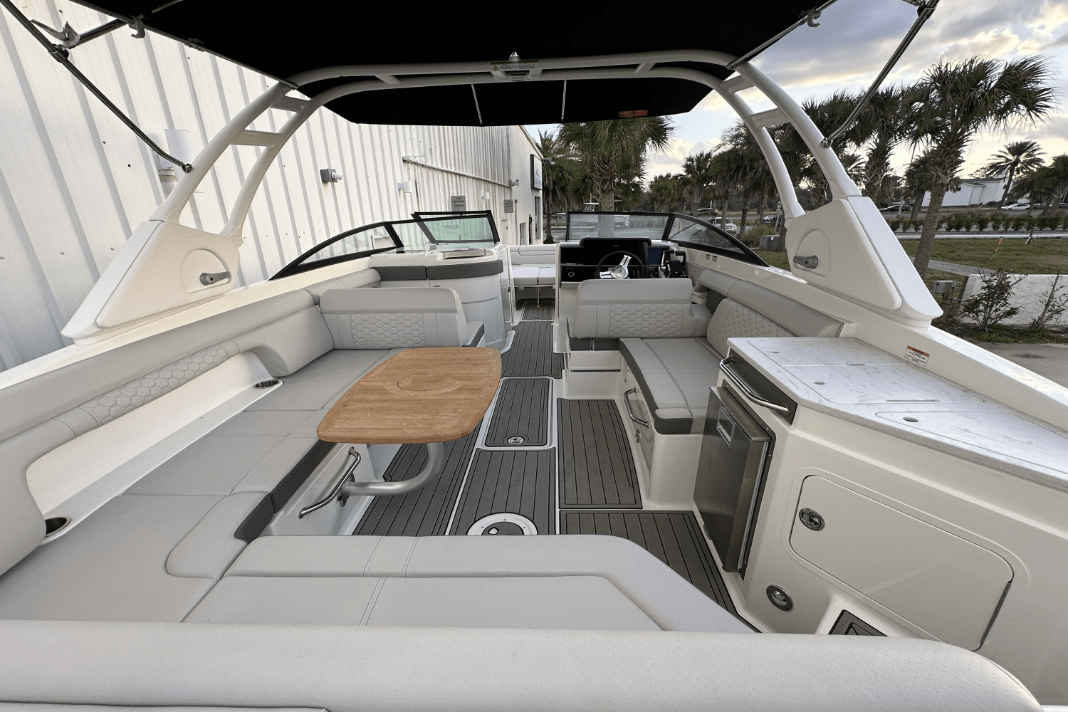 2023 Sea Ray 290 SDX OB Image Thumbnail #7