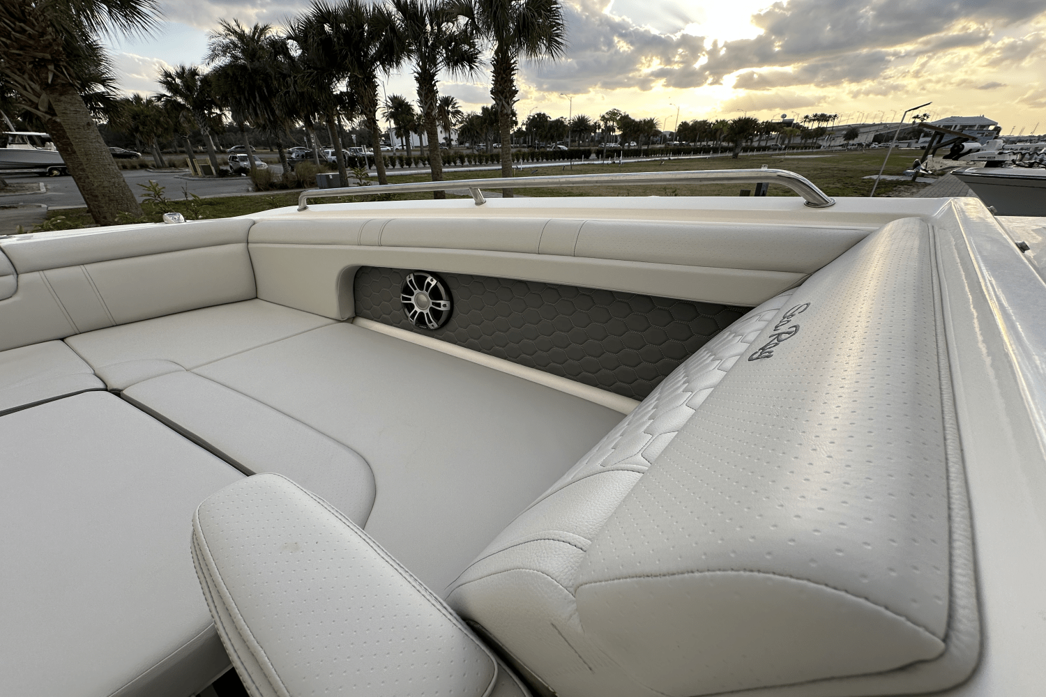 2023 Sea Ray 290 SDX OB Image Thumbnail #15