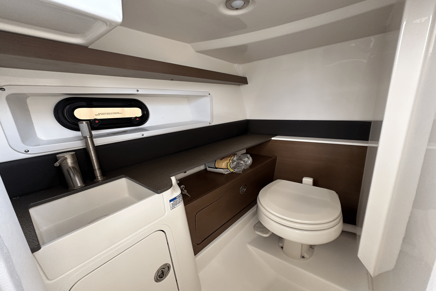 2023 Sea Ray 290 SDX OB Image Thumbnail #18
