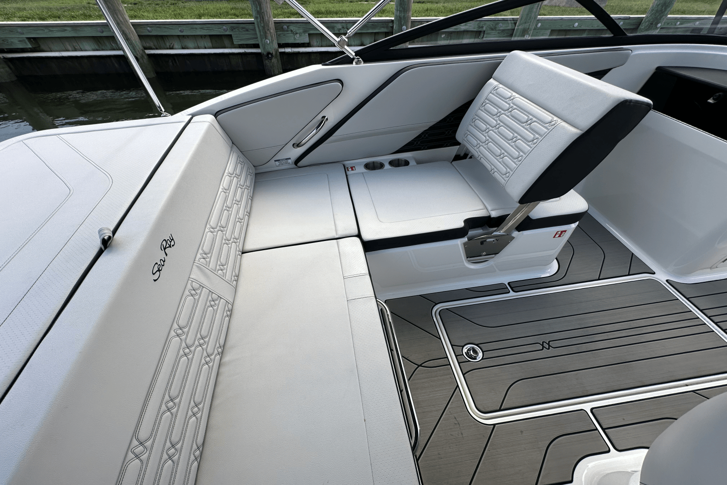 2025 Sea Ray SPX 190 Outboard Image Thumbnail #15