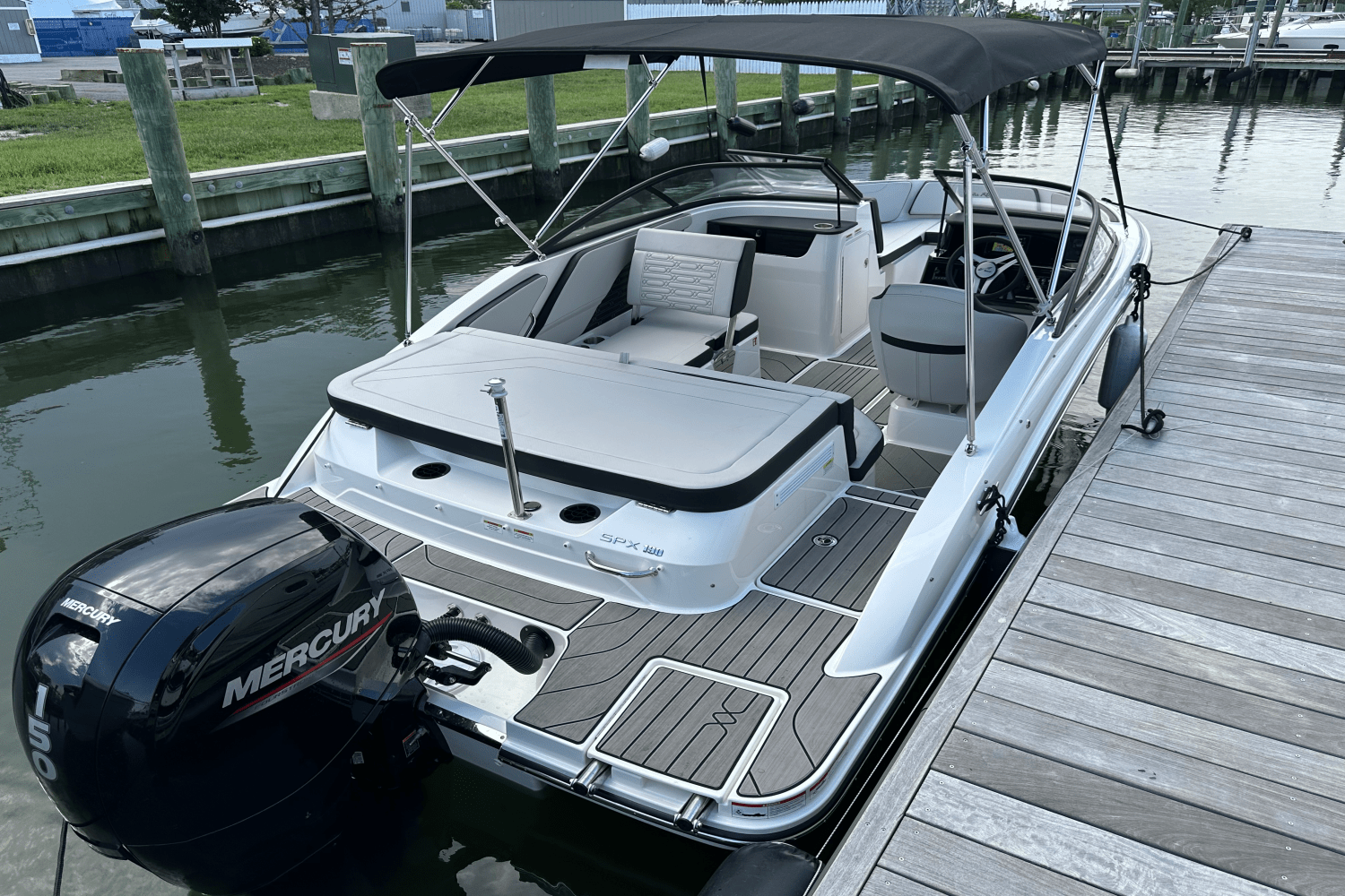 2025 Sea Ray SPX 190 Outboard Image Thumbnail #8