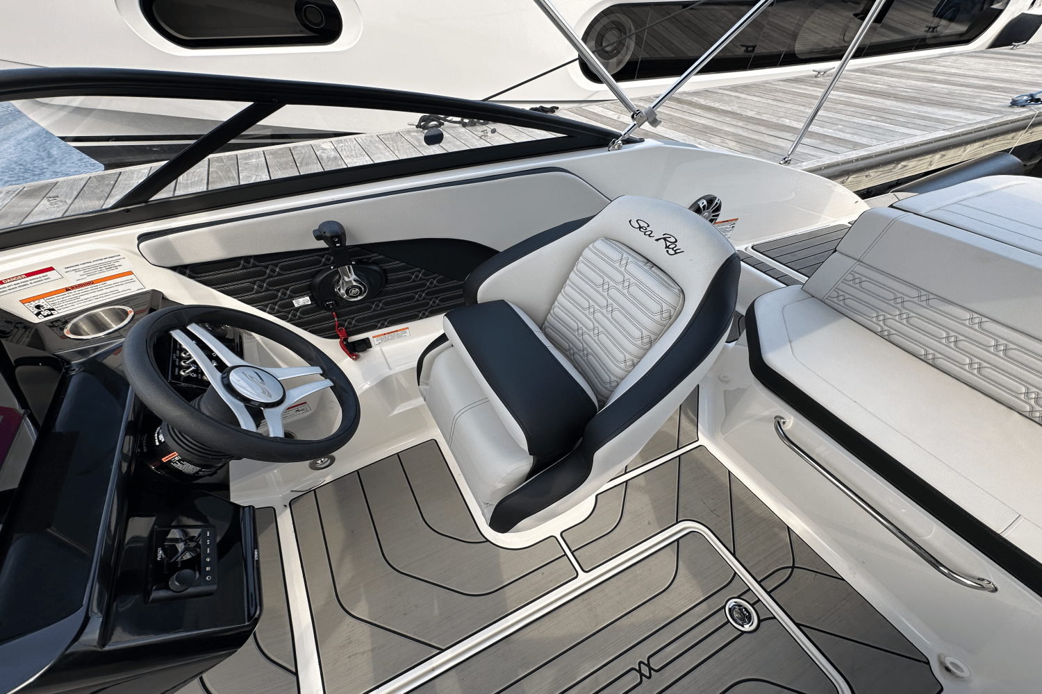 2025 Sea Ray SPX 190 Outboard Image Thumbnail #29