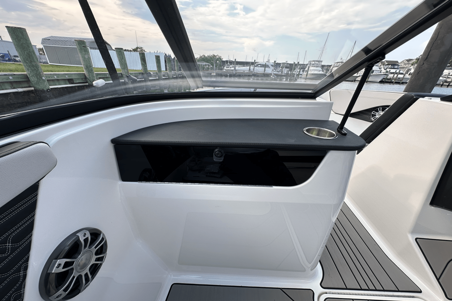 2025 Sea Ray SPX 190 Outboard Image Thumbnail #20