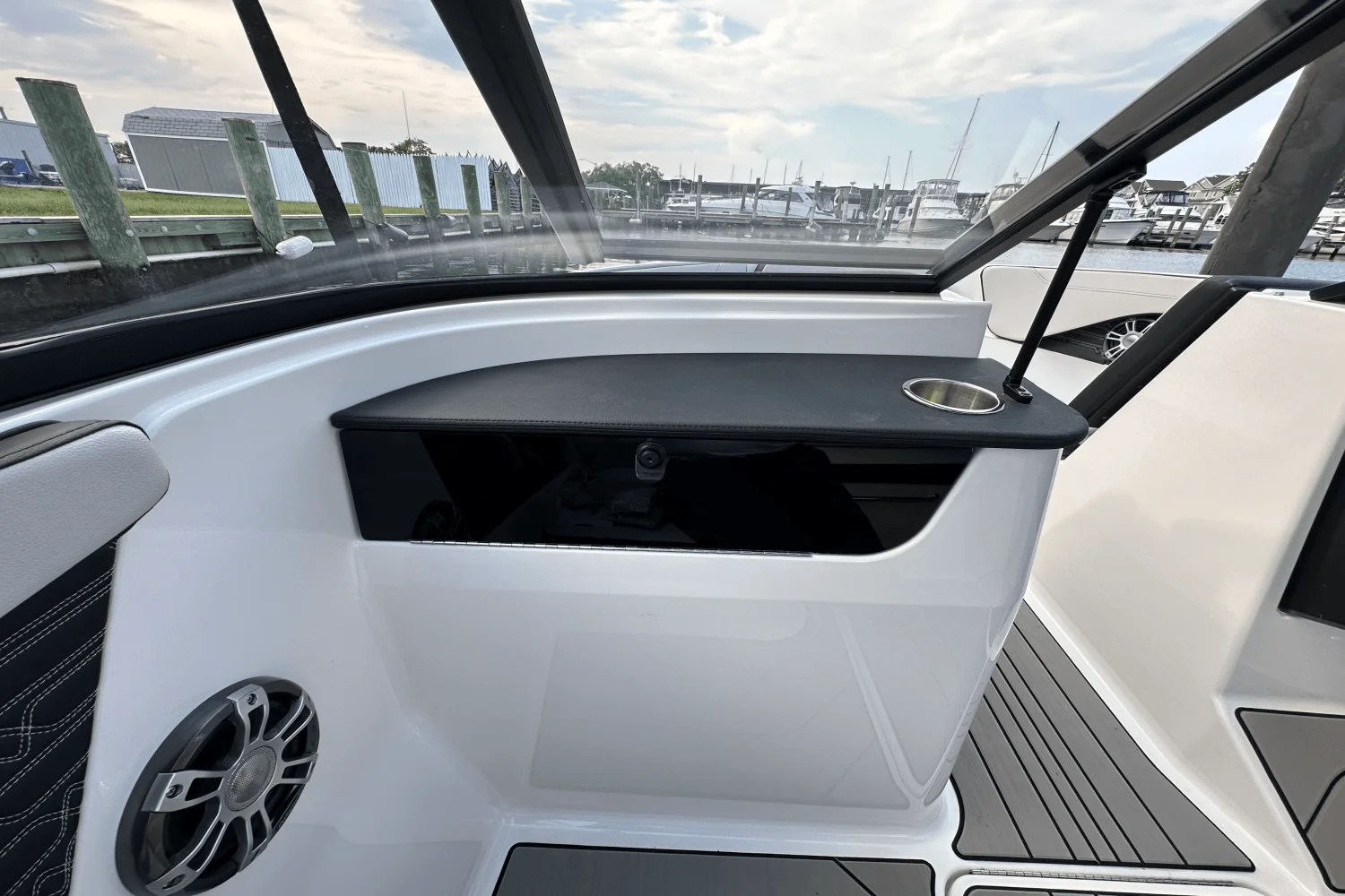 2025 Sea Ray SPX 190 Outboard Image Thumbnail #20