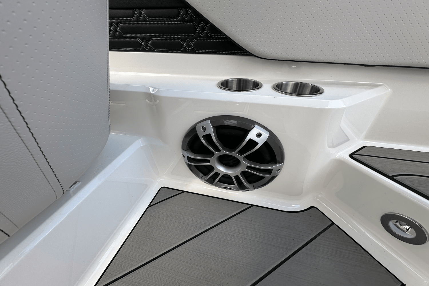 2025 Sea Ray SPX 190 Outboard Image Thumbnail #17