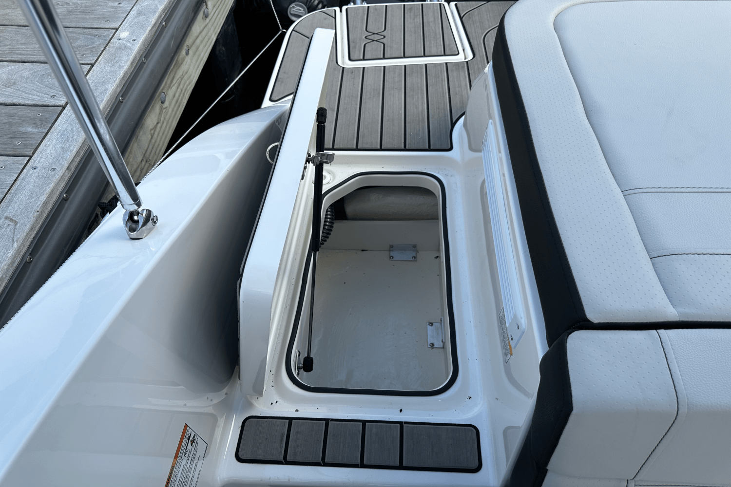 2025 Sea Ray SPX 190 Outboard Image Thumbnail #12