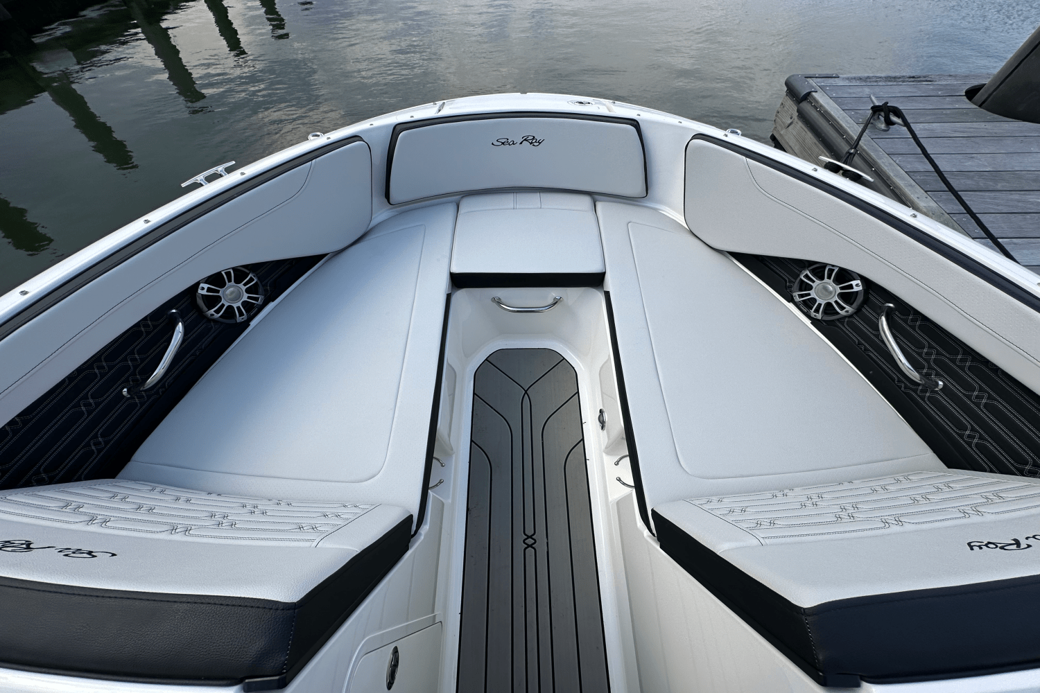 2025 Sea Ray SPX 190 Outboard Image Thumbnail #32