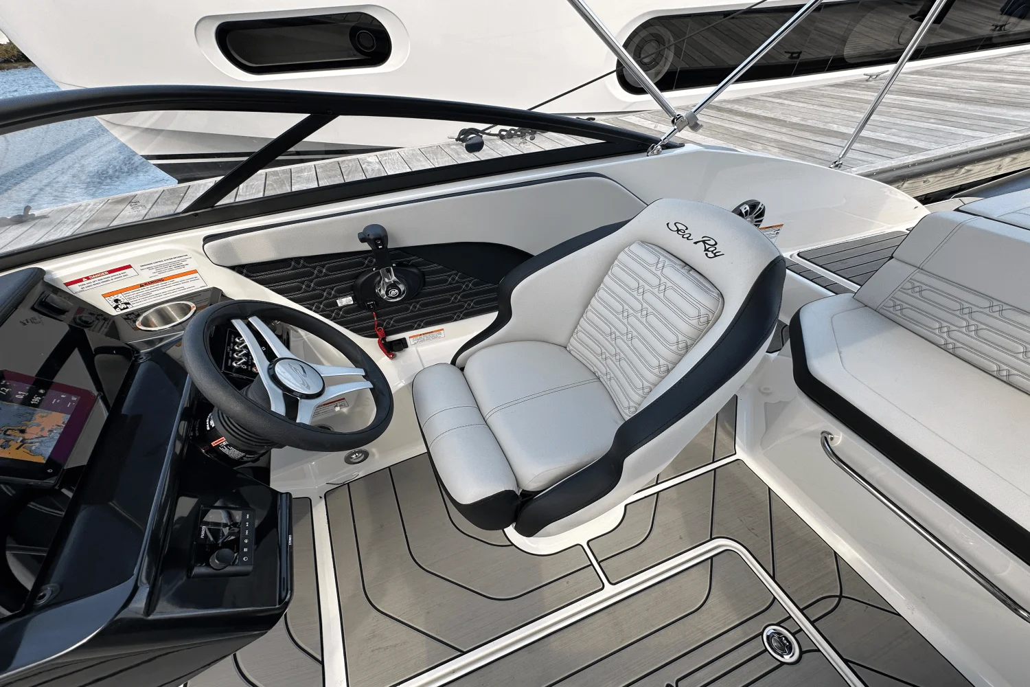 2025 Sea Ray SPX 190 Outboard Image Thumbnail #30