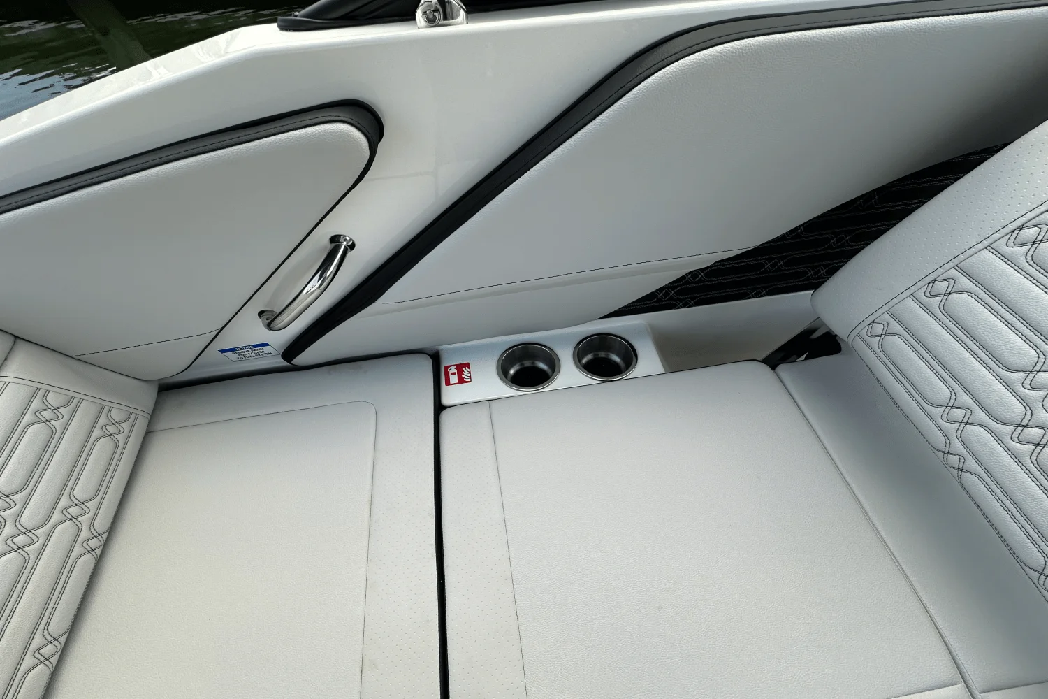 2025 Sea Ray SPX 190 Outboard Image Thumbnail #16