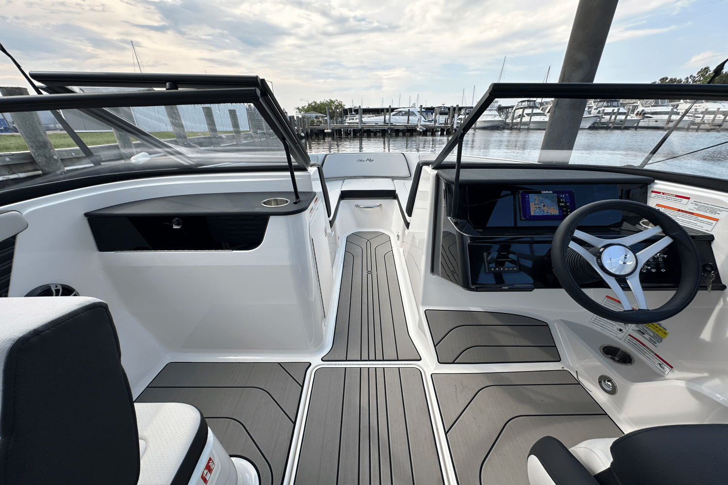 2025 Sea Ray SPX 190 Outboard Image Thumbnail #22