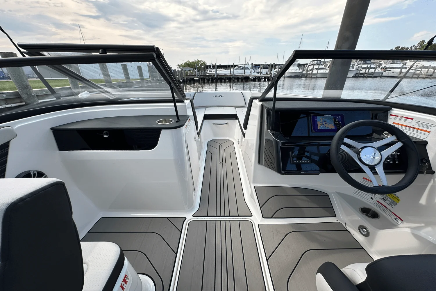 2025 Sea Ray SPX 190 Outboard Image Thumbnail #22